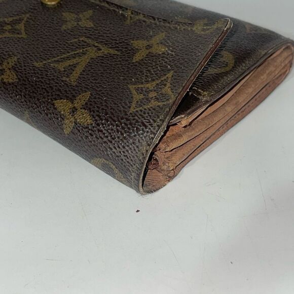 Authentic Louis Vuitton Monogram Sarah Wallet - Picture 8 of 13